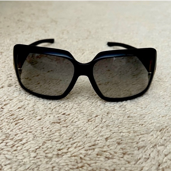 Gucci black sunglasses - Picture 2 of 4